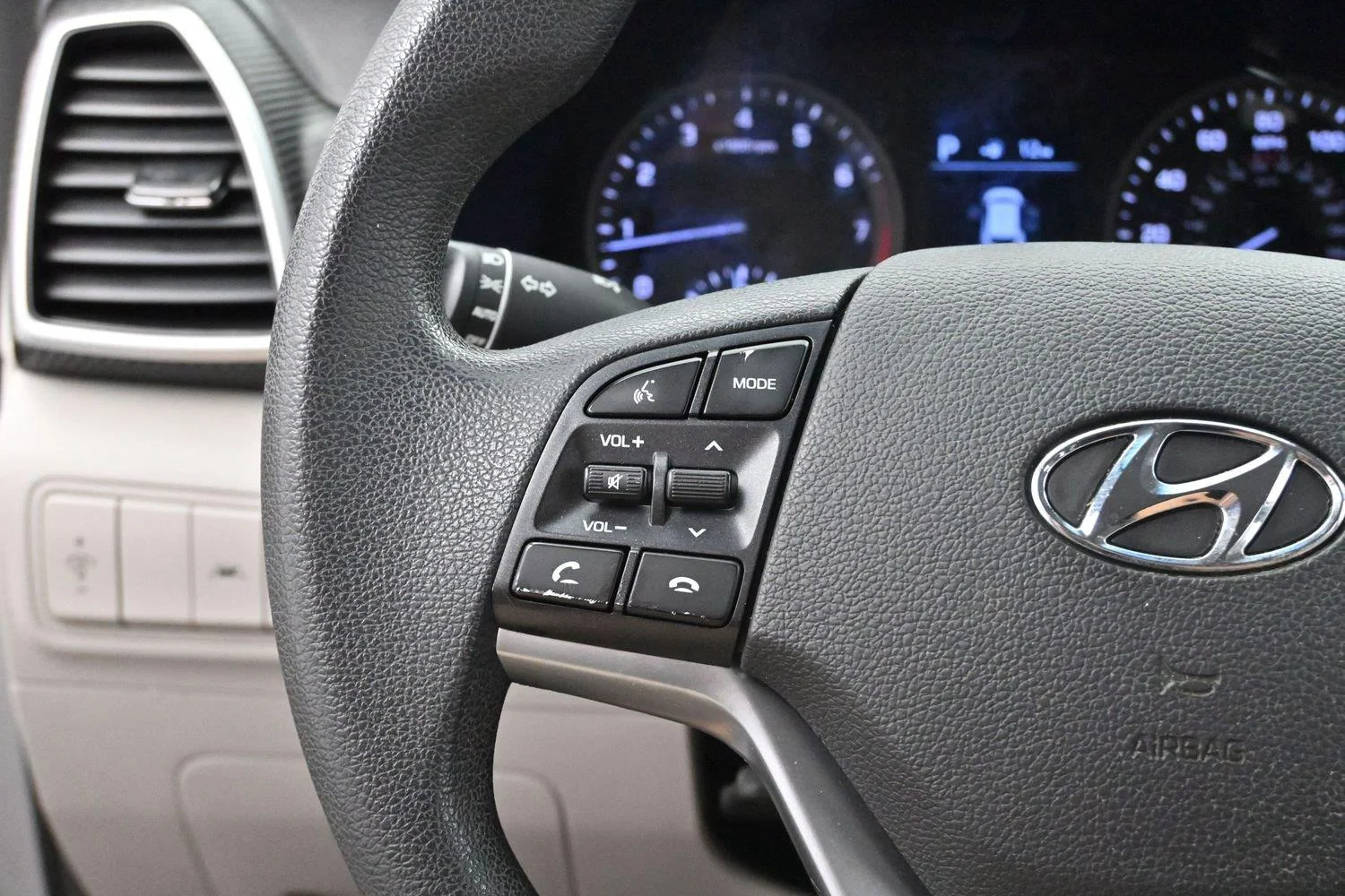 Used 2020 Stellar Silver Hyundai SE image 16