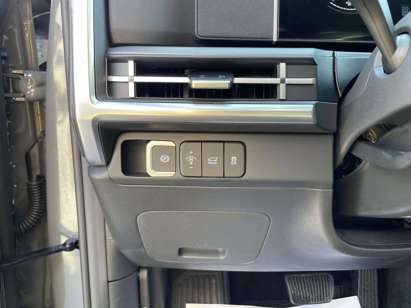 Used 2026 Hampton Gray Hyundai SE image 10