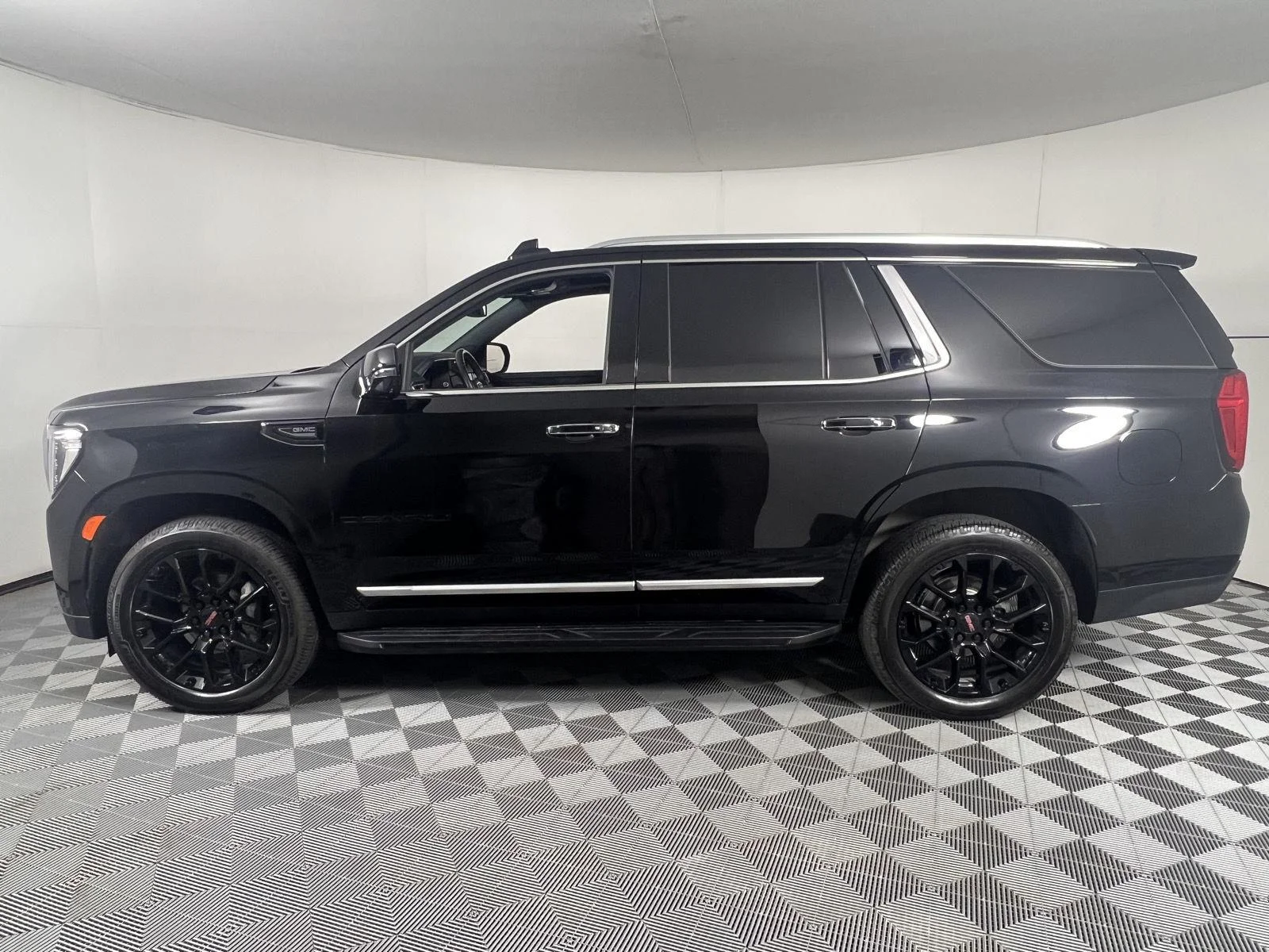 Used 2023 Onyx Black GMC Denali image 9