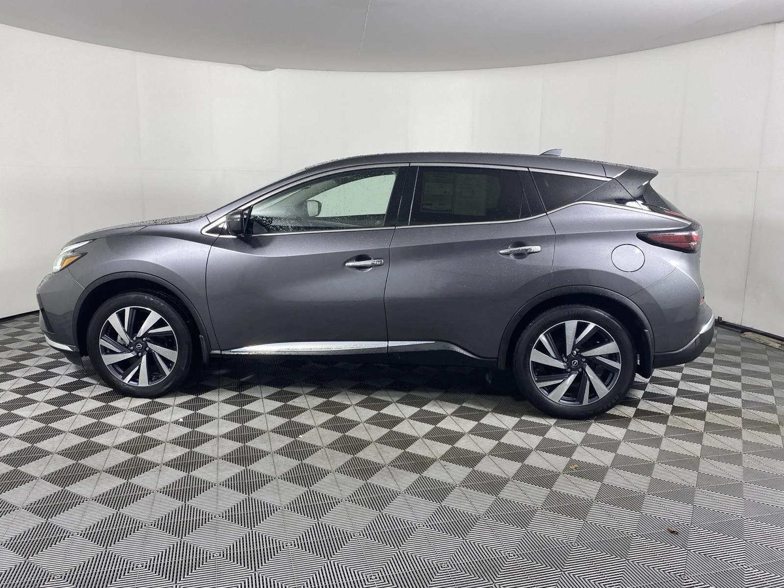 Used 2023 Gun Metallic Nissan SL image 4