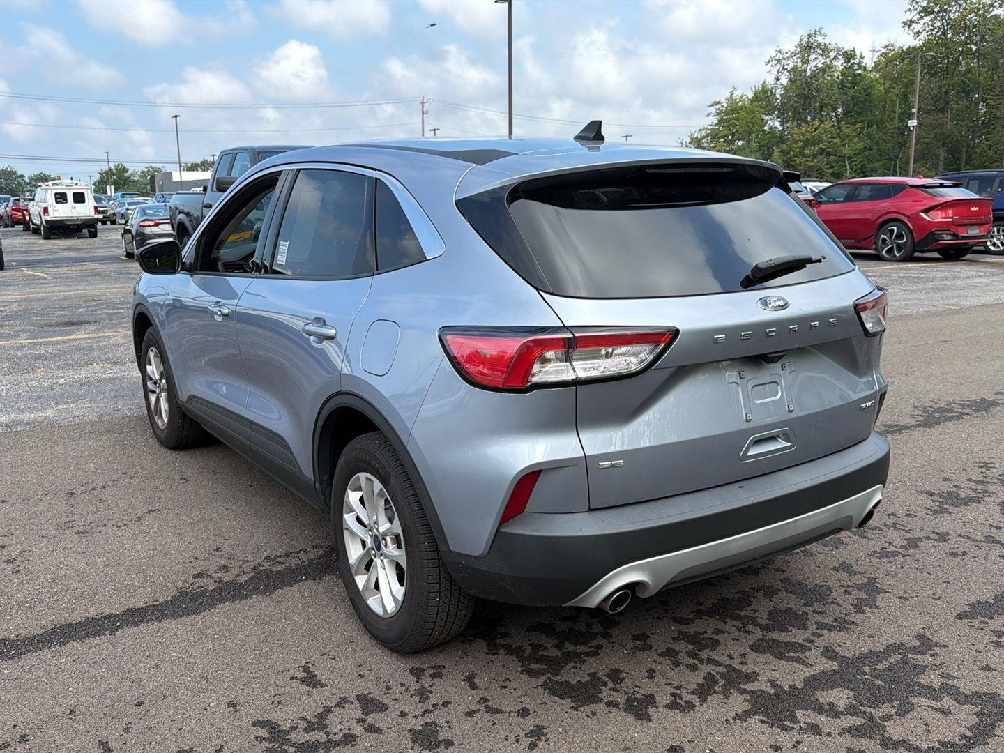 Used 2022 Iced Blue Silver Ford SE image 10
