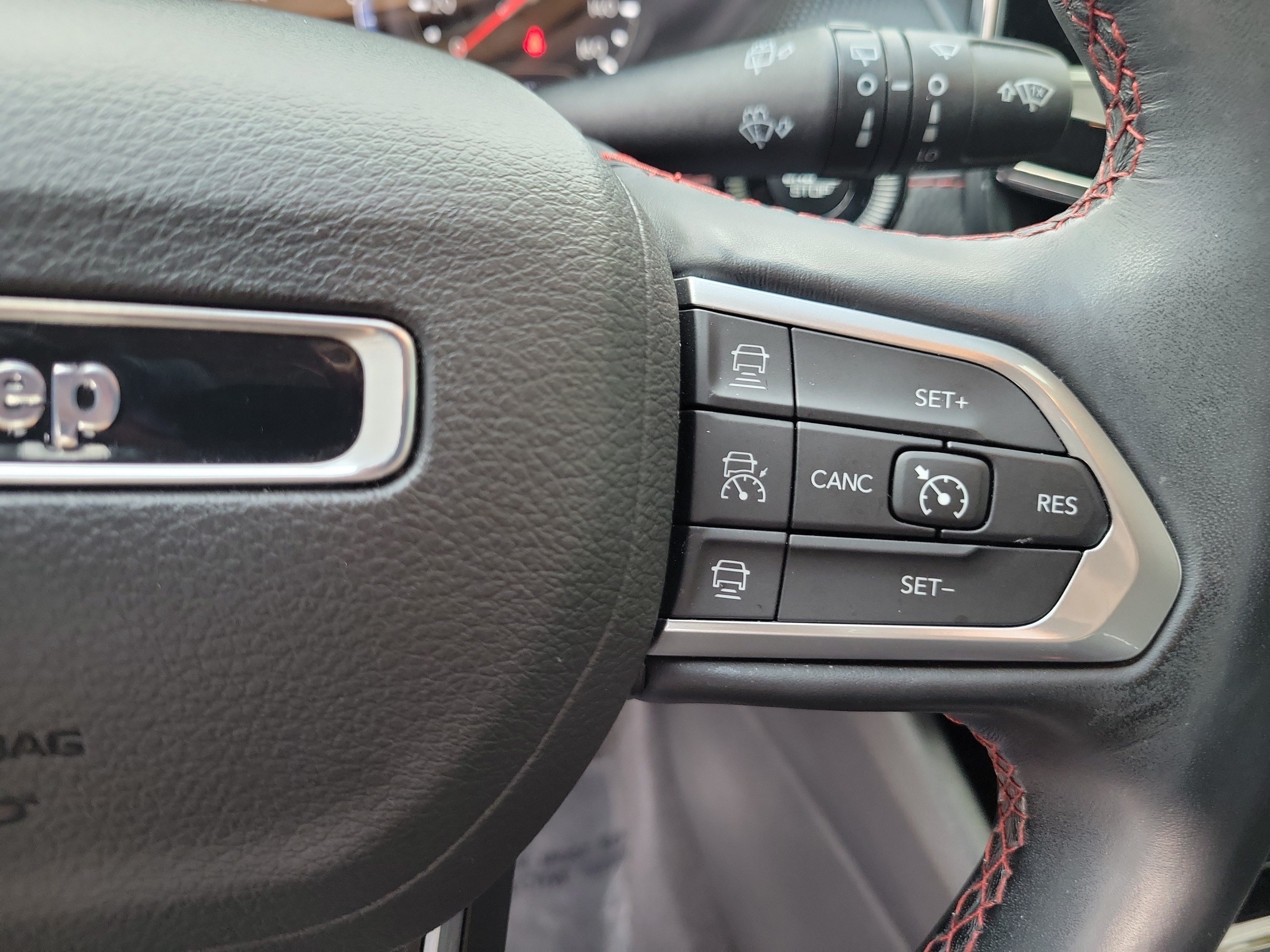Used 2022 Bright White Clearcoat Jeep Trailhawk image 30