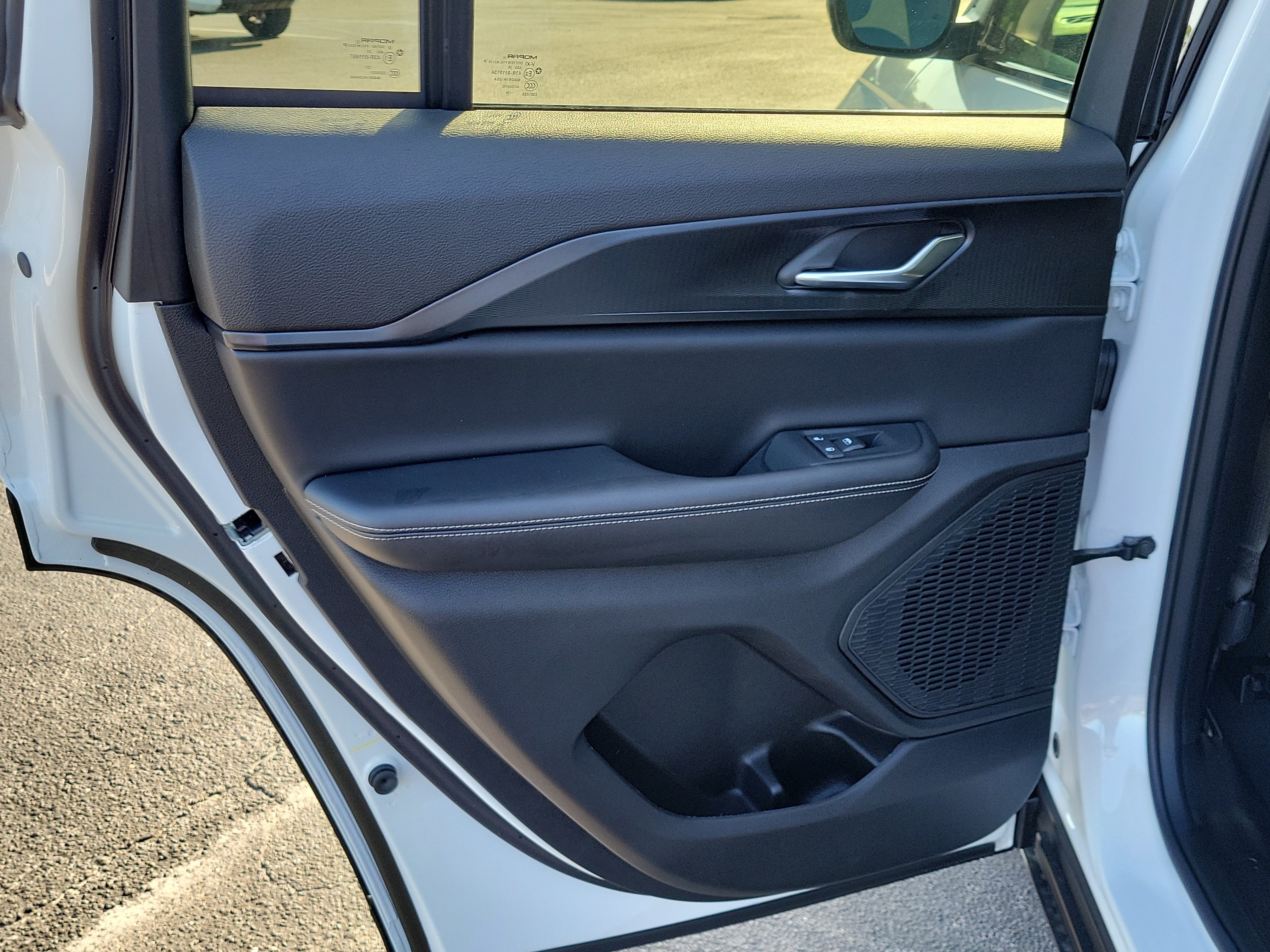 New 2026 Bright White Clear-Coat Exterior Paint Jeep Laredo image 10