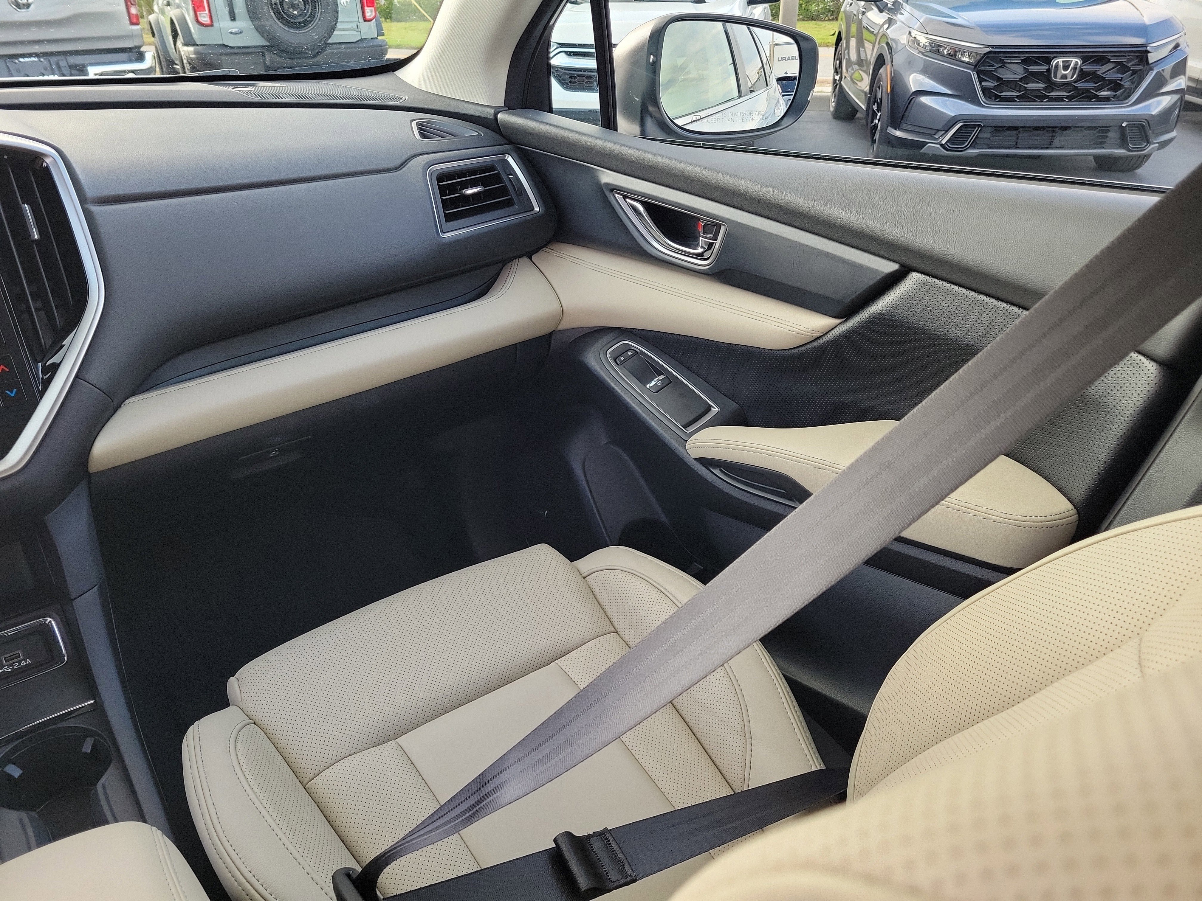 Used 2026 Crystal White Pearl Subaru Limited image 17