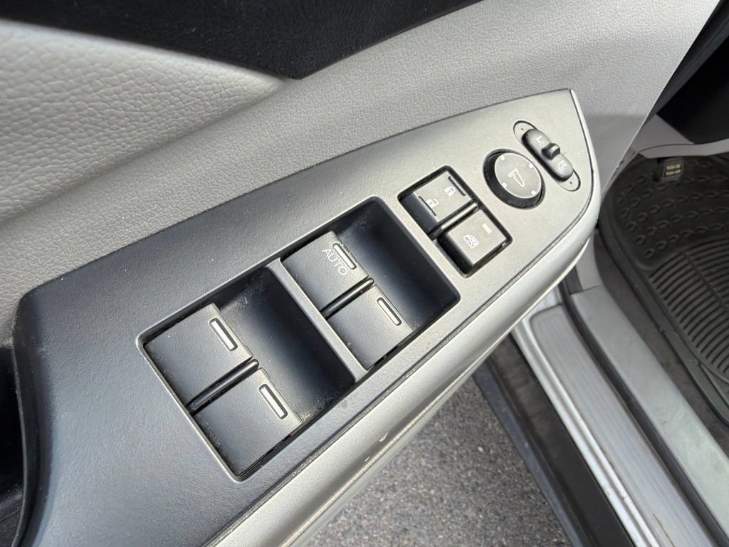 Used 2013 Alabaster Silver Metallic Honda EX-L image 18