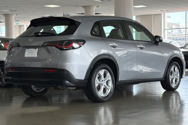 Used 2023 Lunar Silver Metallic Honda LX image 5