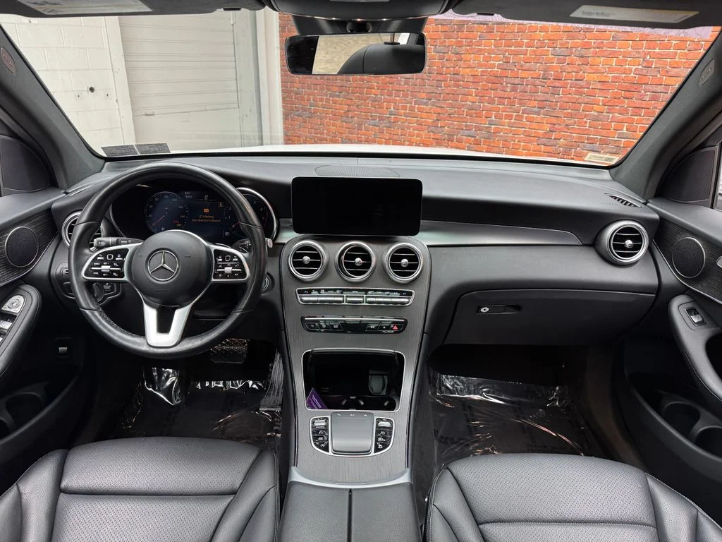 Used 2022 White Mercedes-Benz GLC 300 image 13