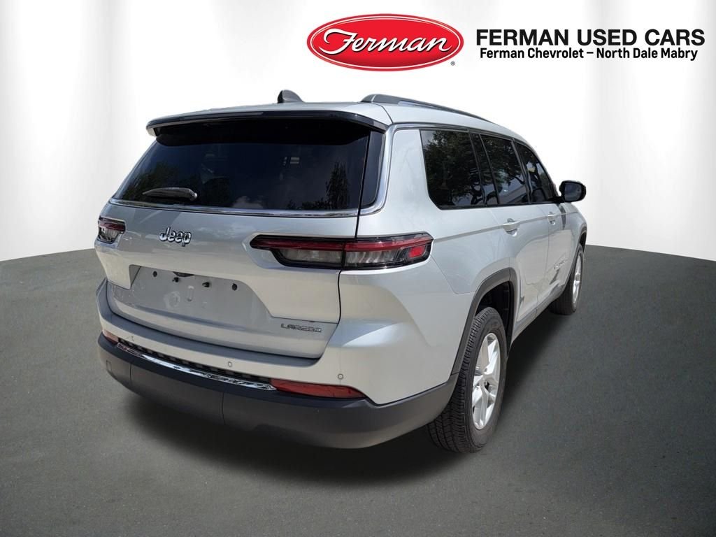 Used 2023 Silver Jeep Laredo image 8