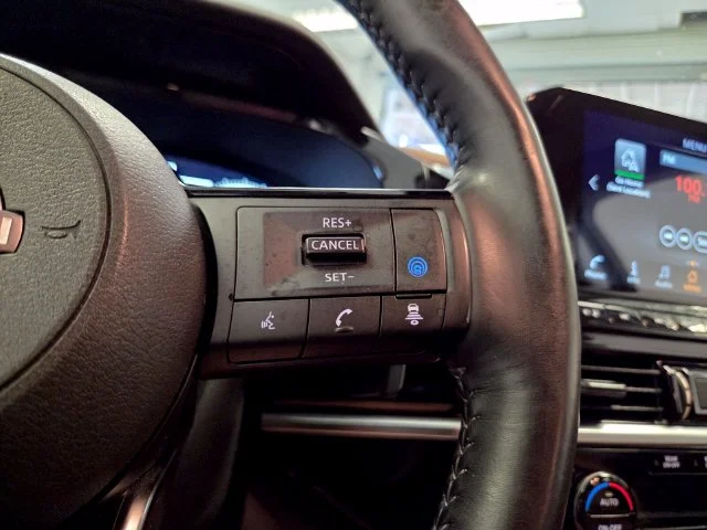 Used 2024 White Nissan Platinum image 31
