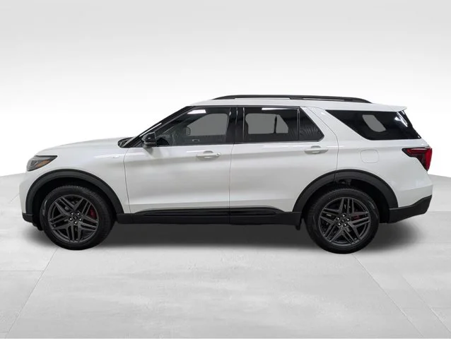 New 2026 Star White Metallic Tri-Coat Ford ST-Line image 31