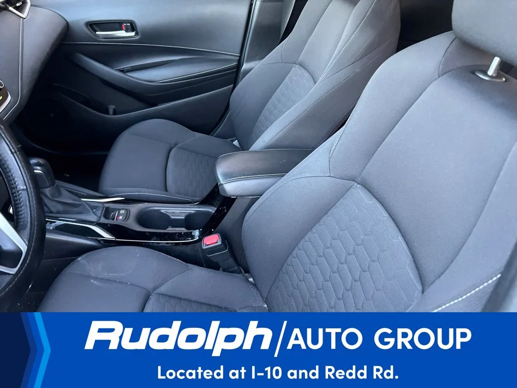 Used 2019 Silver Toyota SE image 9