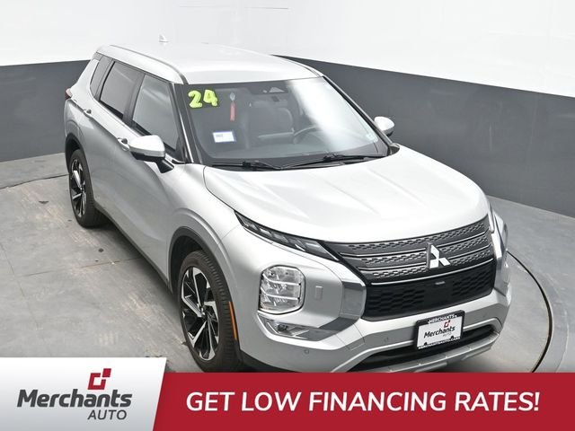 Used 2024 Silver Mitsubishi SE image 24