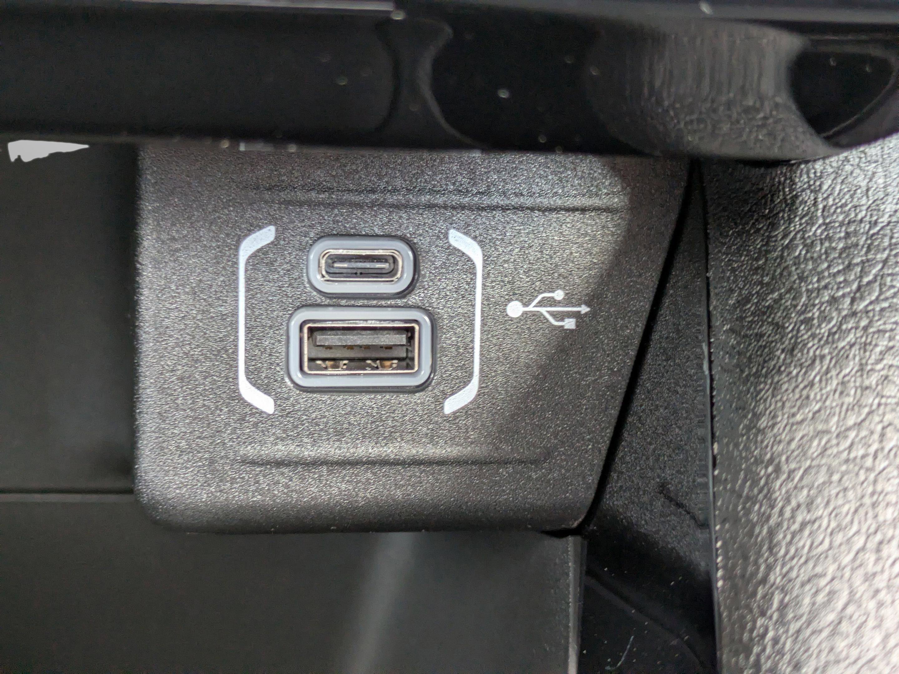 New 2026 Hydro Blue Pearlcoat Jeep Latitude Altitude image 24