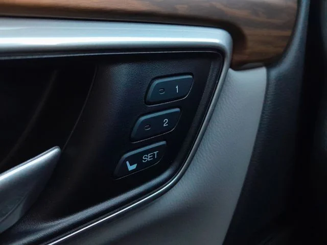 Used 2018  Honda Touring image 38
