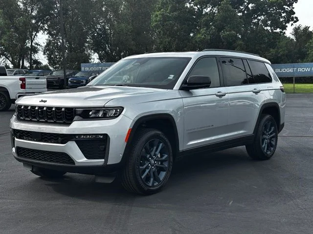 New 2026 Silver Jeep  image 3