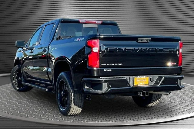 Used 2022 Black Chevrolet RST image 4