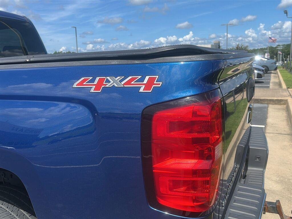 Used 2016 Deep Ocean Blue Metallic Chevrolet LT image 7