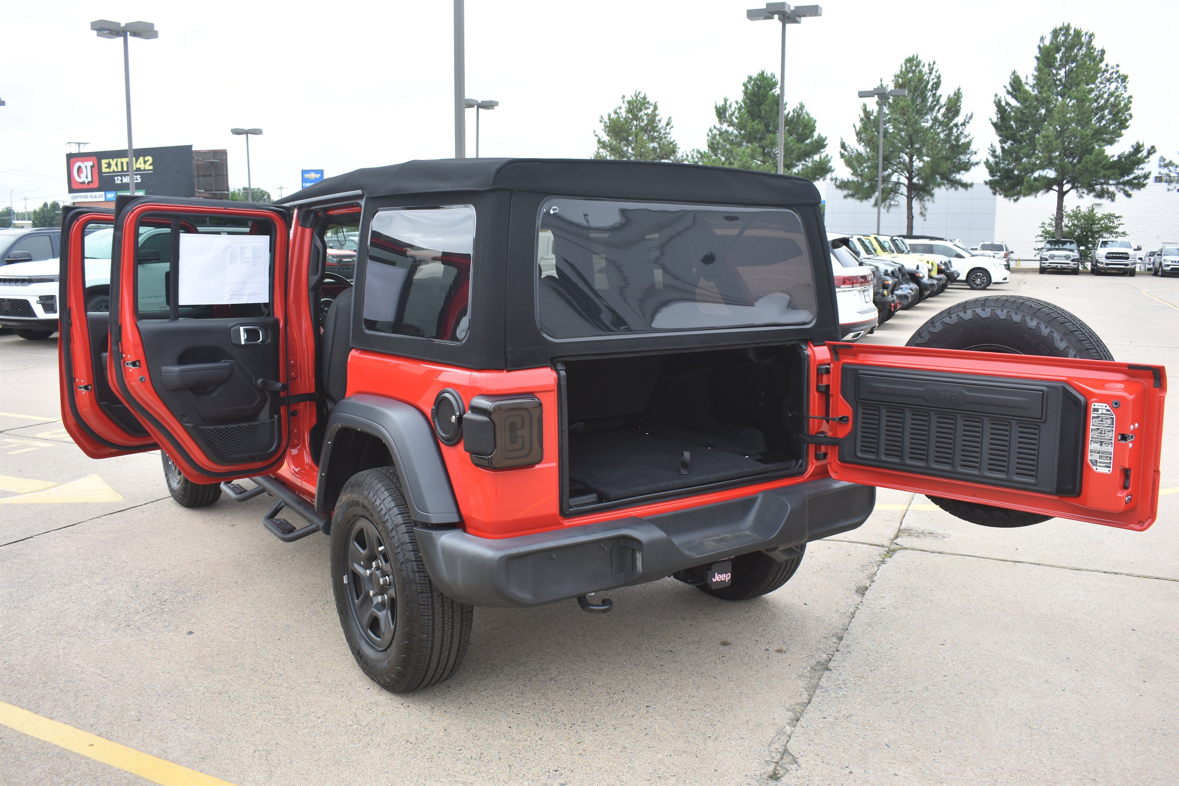 2024 Jeep Wrangler 4-Door Sport - Photo 15
