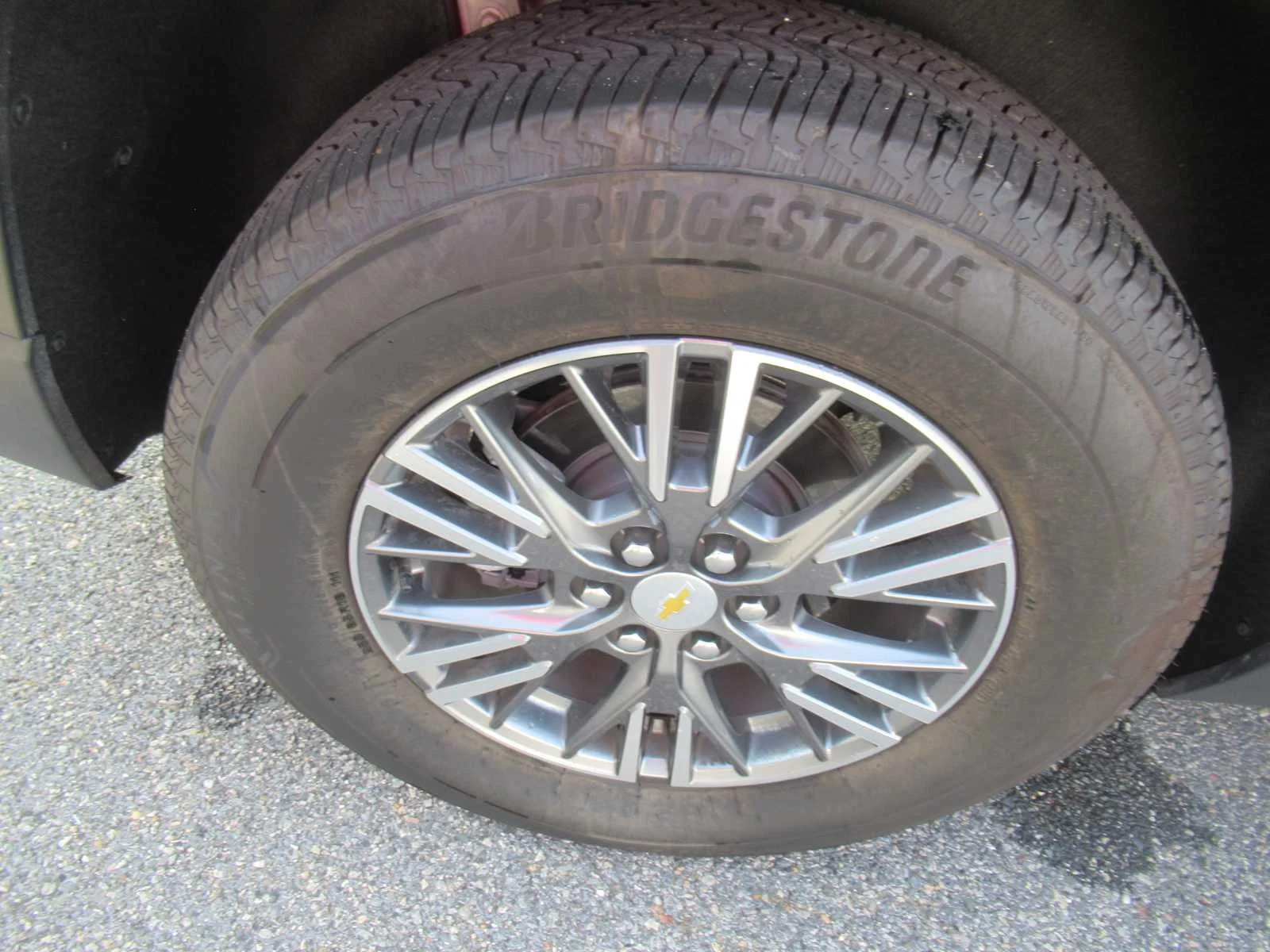 Used 2026 Summit White Chevrolet FWD LT image 9
