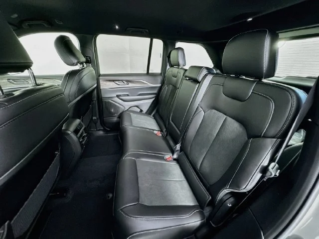 New 2027 Sting-Gray Clearcoat Jeep Altitude image 23