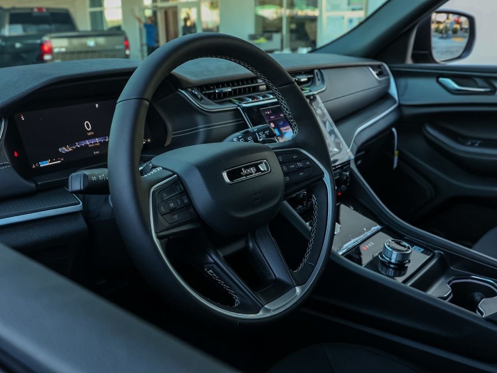 New 2026 Baltic Gray Metallic Clear-Coat Exterior Paint Jeep Laredo image 13