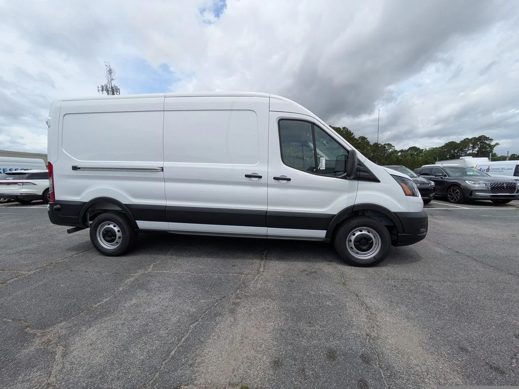 New 2026 Oxford White Ford Base image 3