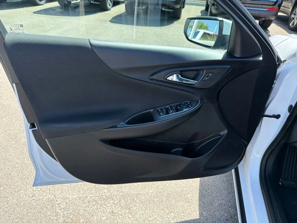 Used 2022 White Chevrolet LT image 15