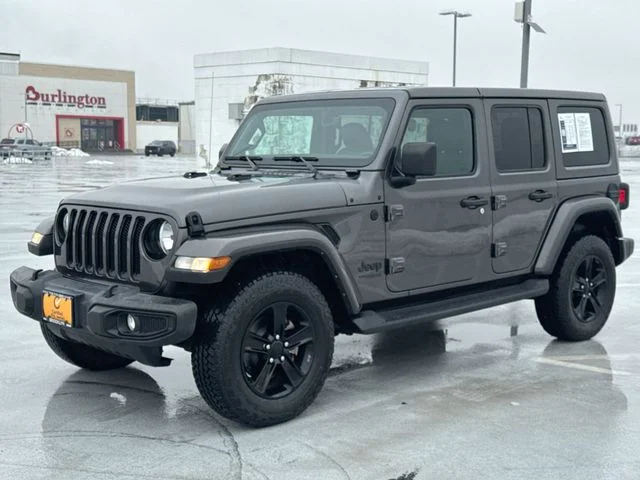 Used 2022 Gray Jeep Unlimited Sahara Altitude image 4