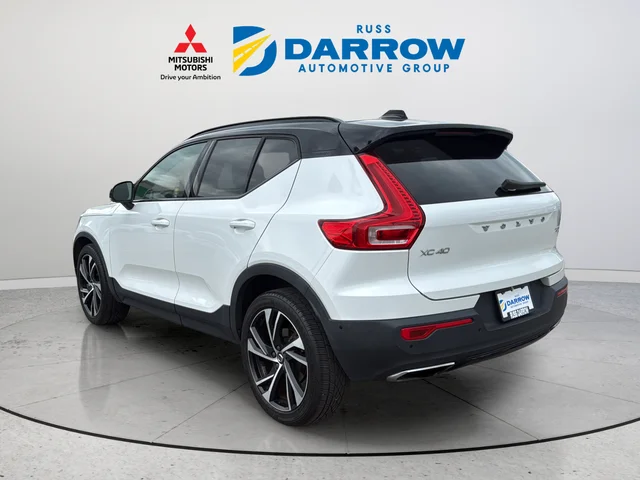 Used 2019 White Volvo R-Design image 3
