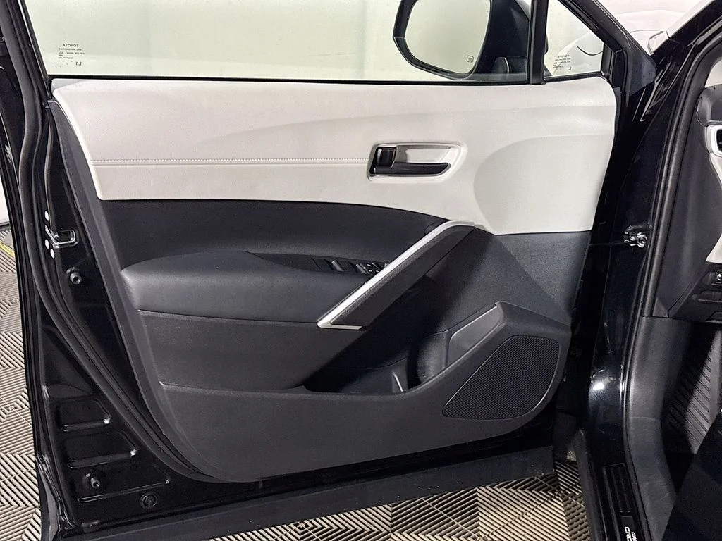 Used 2025 Black Toyota L image 10