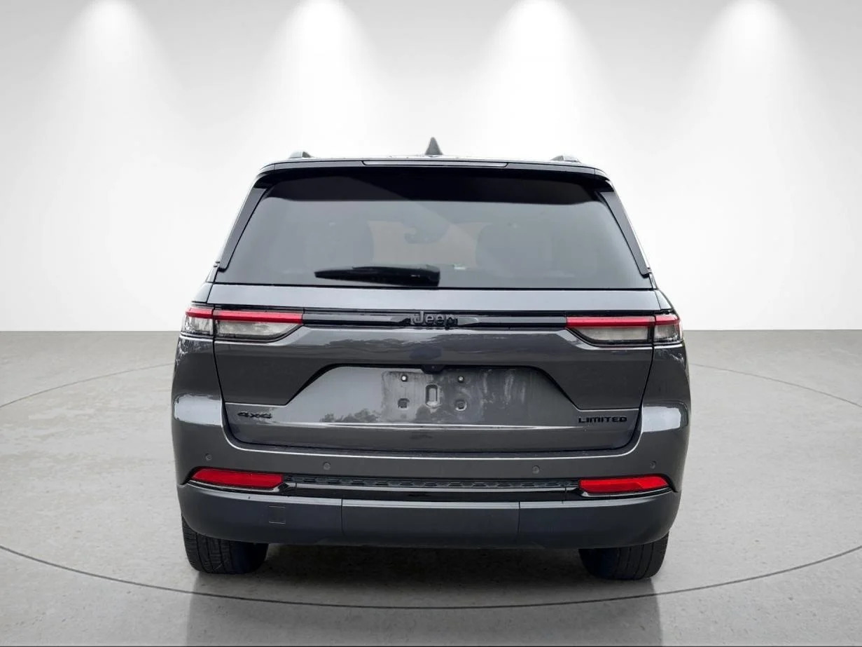 Used 2024 Baltic Gray Metallic Clearcoat Jeep Limited image 4