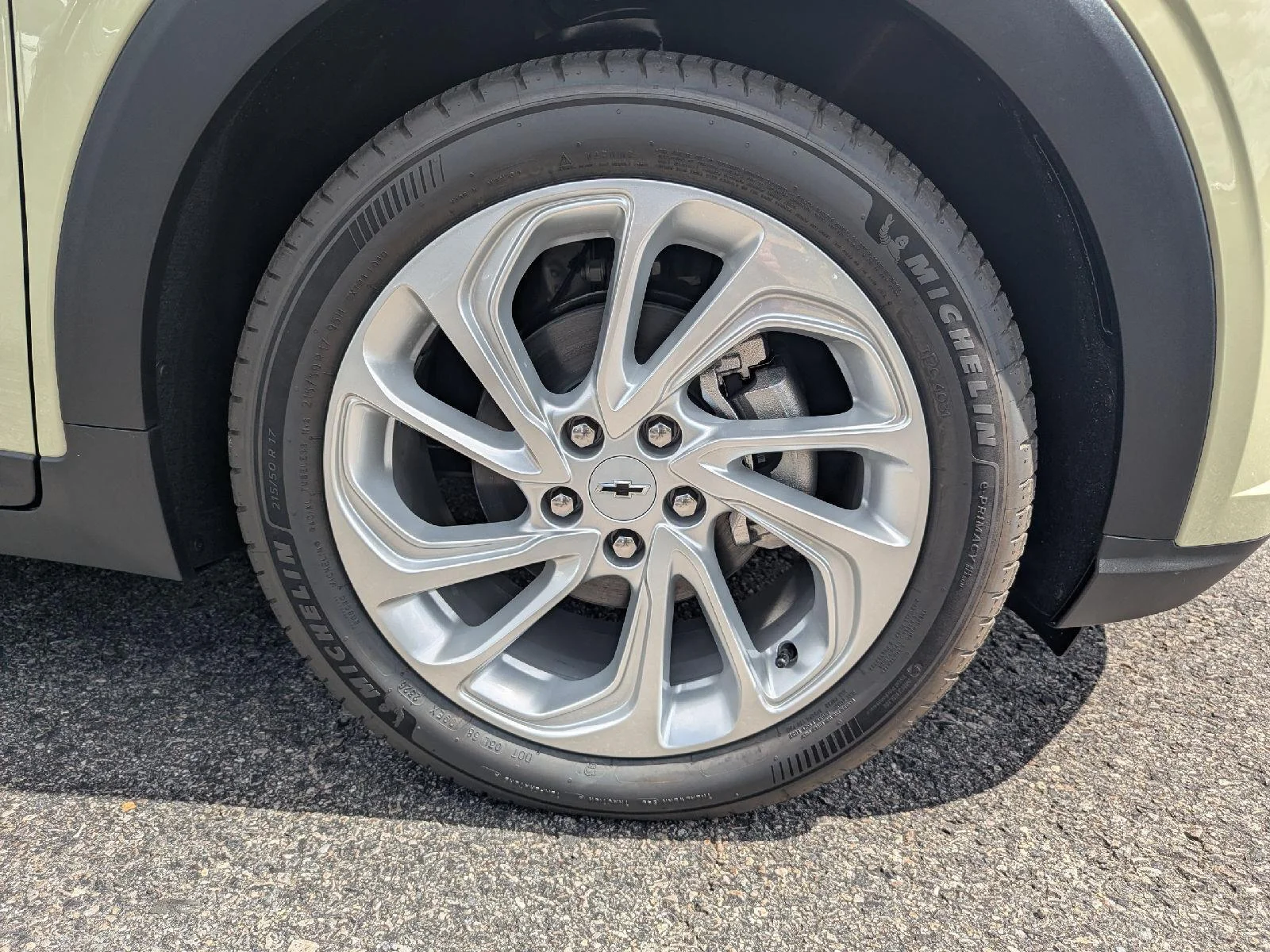 2027 Chevrolet Bolt LT - Photo 33