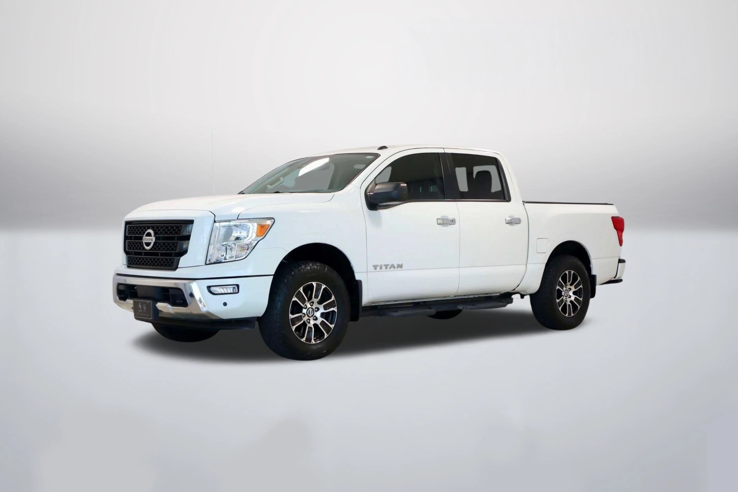 Used 2021 Glacier White Nissan SV image 1