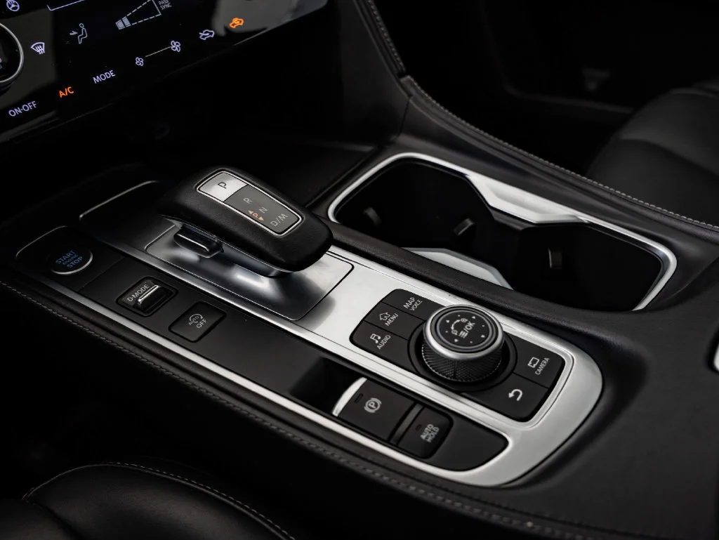 Used 2025 Warm Titanium INFINITI LUXE image 38