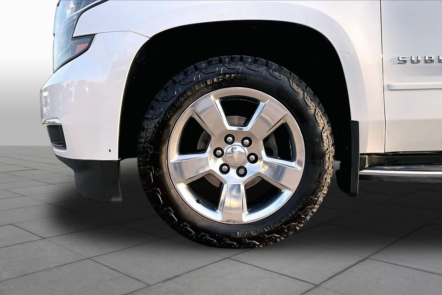 Used 2019 Iridescent Pearl Tricoat Chevrolet Premier image 11
