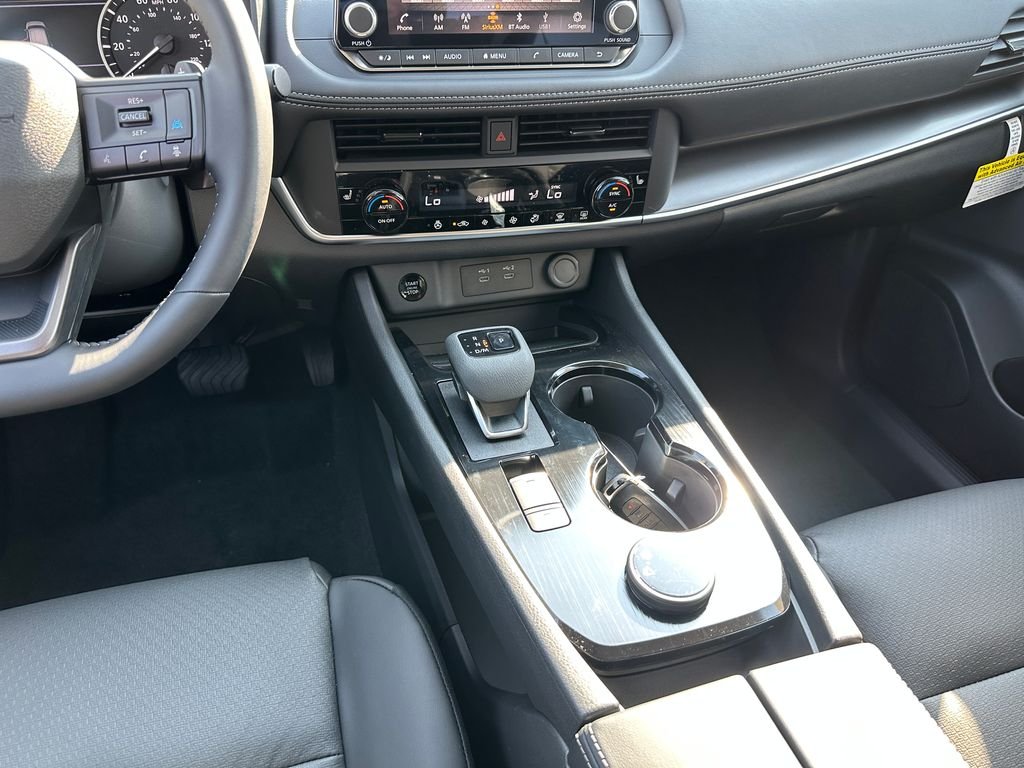 2026 Nissan Rogue Dark Armor - Photo 18