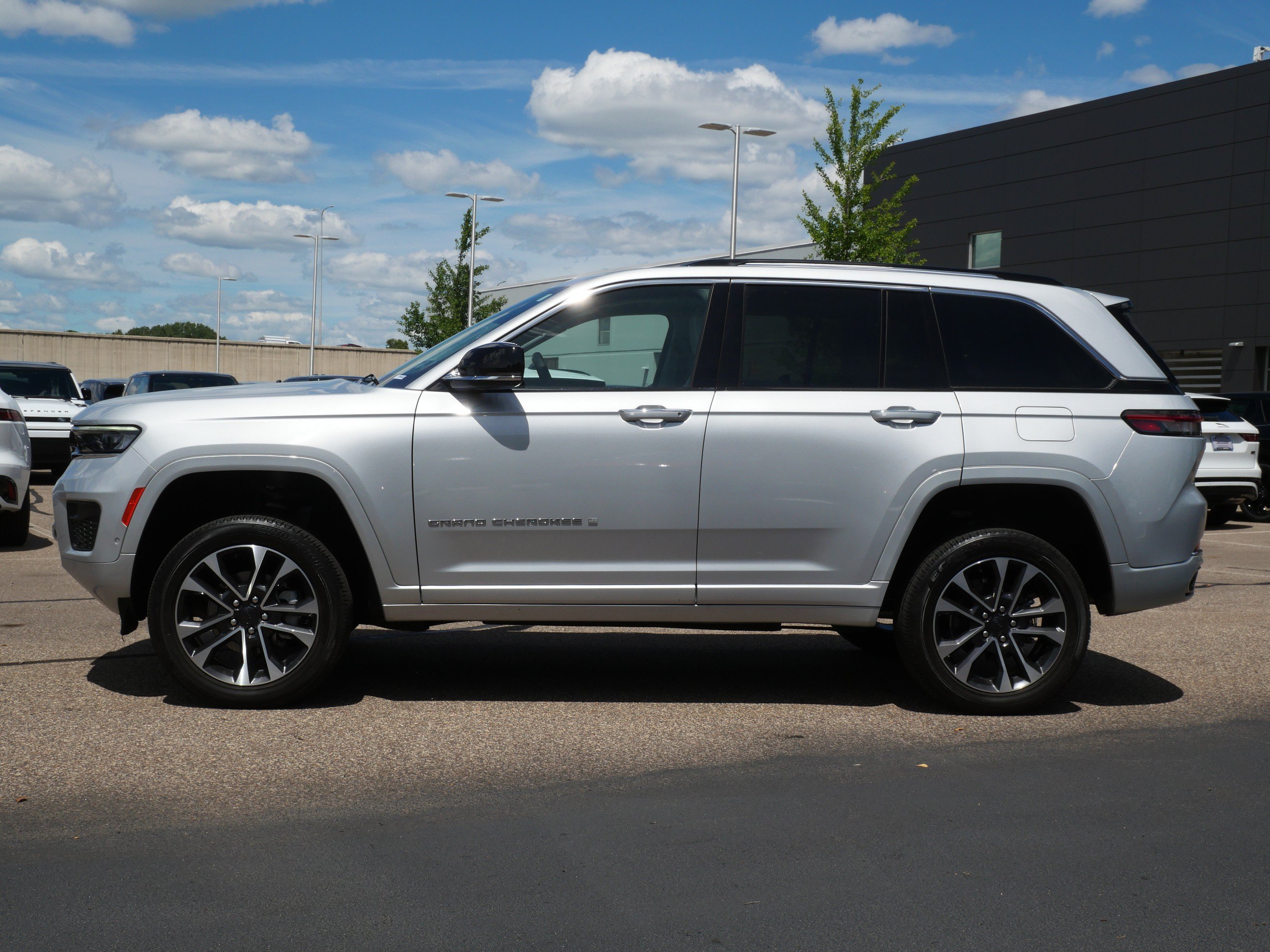 Used 2022 Jeep Grand Cherokee Overland with VIN 1C4RJHDGXN8565973 for sale in Minneapolis, Minnesota