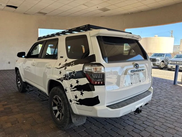 2020 Toyota 4Runner SR5 - Photo 2