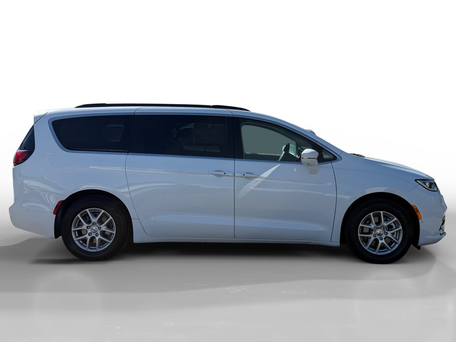 Used 2022 Bright White Clearcoat Chrysler Touring L image 6