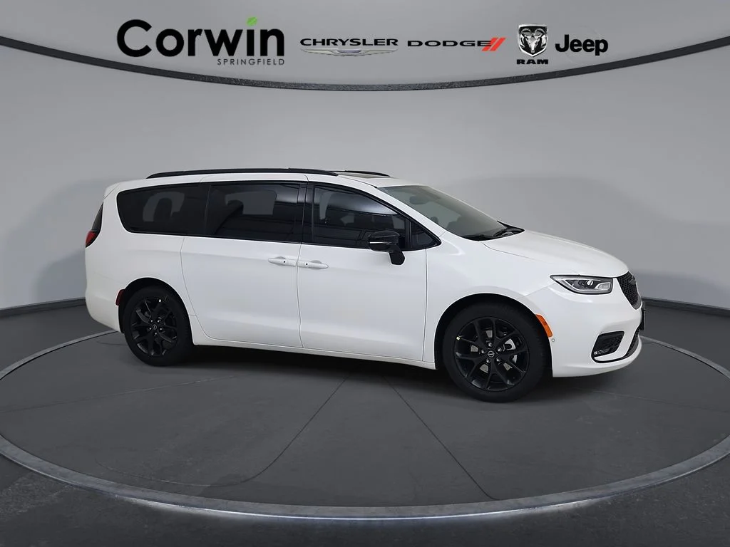 New 2026 Bright White Clear-Coat Exterior Paint Chrysler Limited image 1