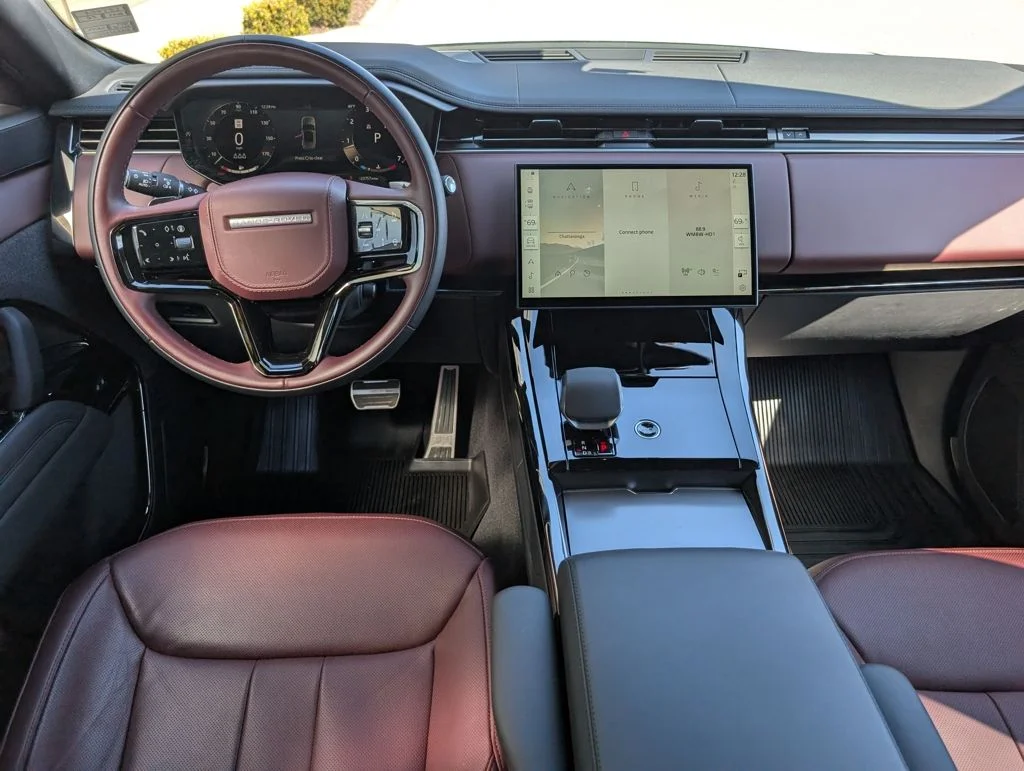 Certified Used 2024 White Land Rover Dynamic SE image 10