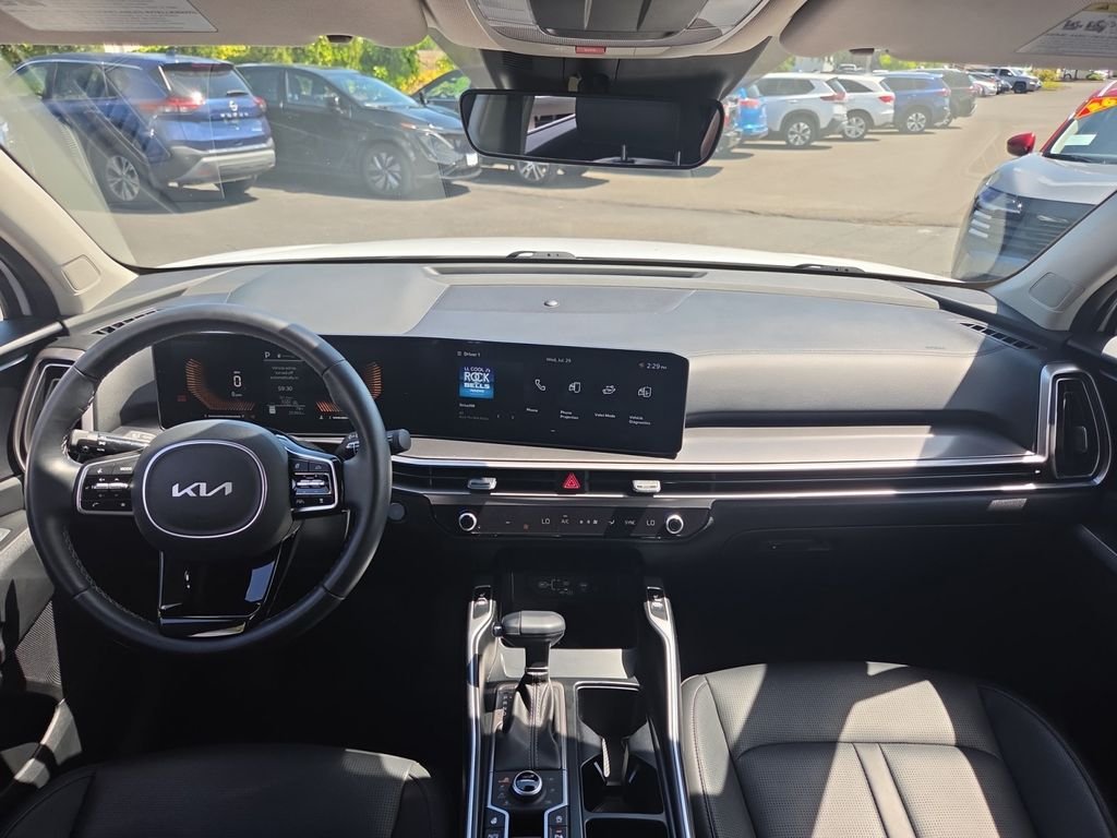 Used 2025 White Kia X-Line EX image 19
