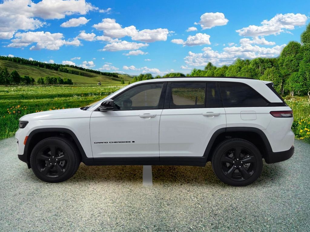 Used 2023 White Jeep Altitude X image 3