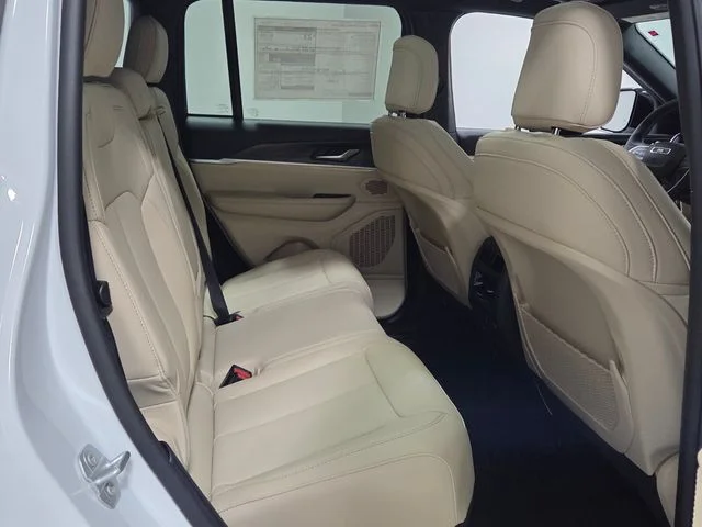New 2026 Bright White Clear-Coat Exterior Paint Jeep Limited image 16