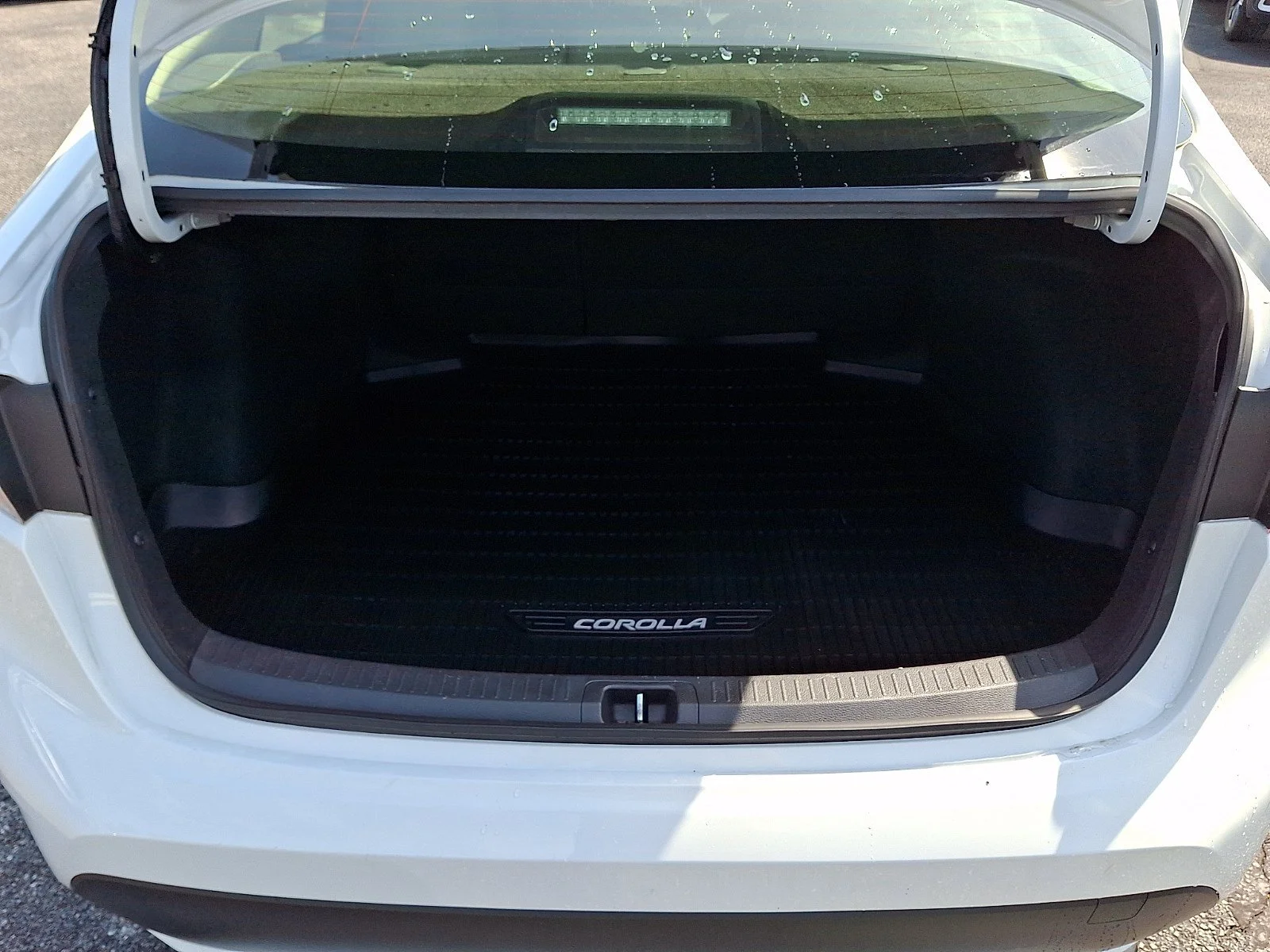 Used 2020 Super White Toyota LE image 29