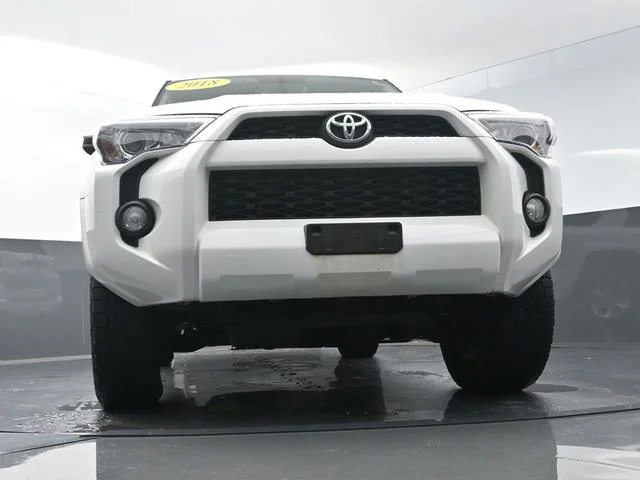 Used 2018 White Toyota SR5 image 35