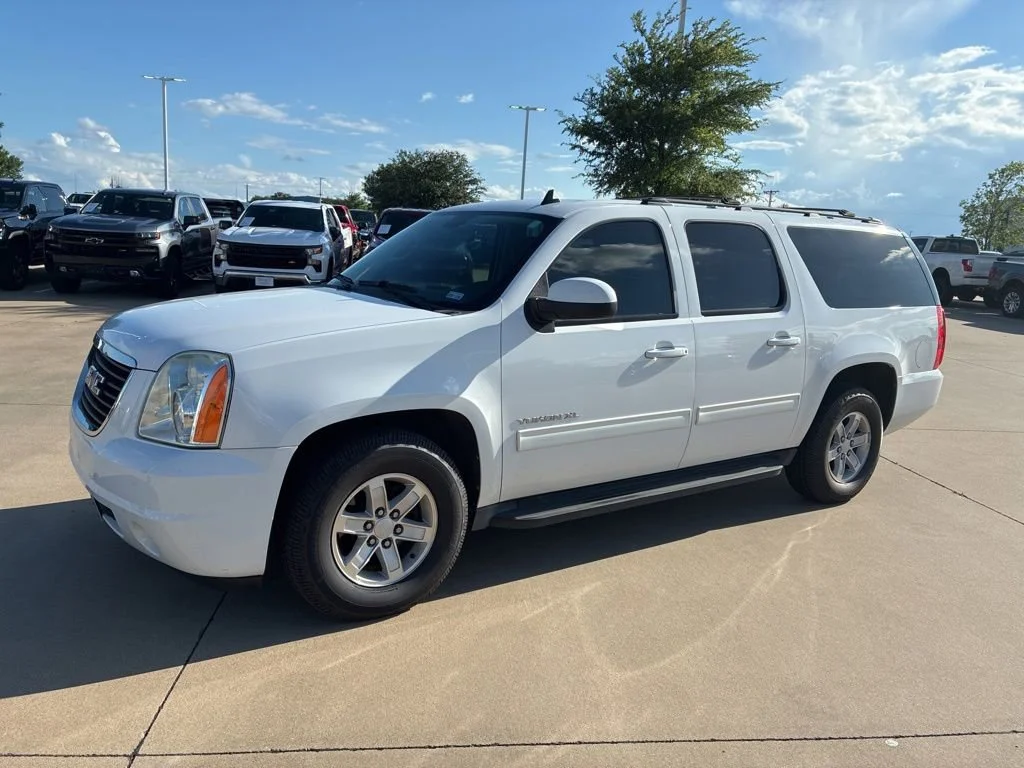 2013 GMC Yukon 2WD 1/2 Ton SLE (3SA)'s photo