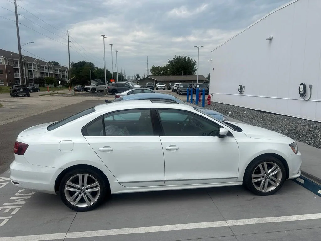 Used 2017  Volkswagen 1.8T SEL image 7