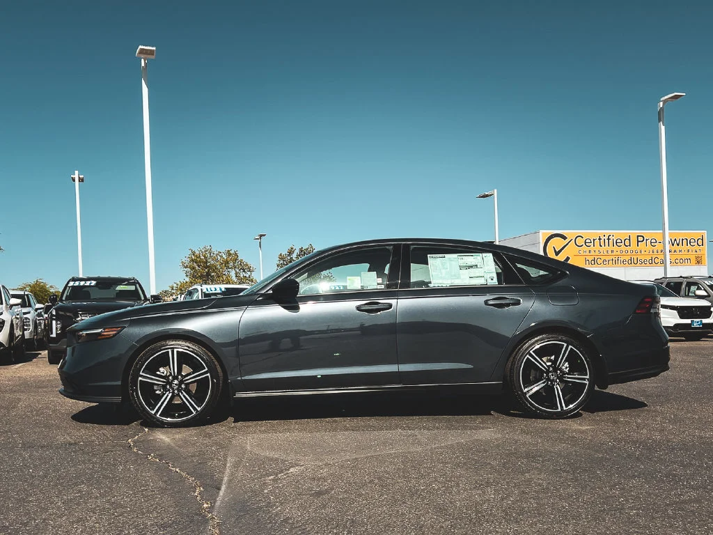 New 2026 Meteorite Gray Metallic Honda SE image 3