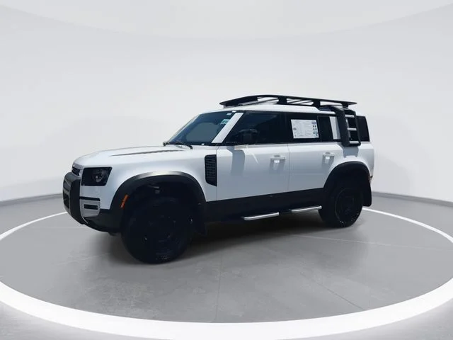 Used 2023 White Land Rover S image 4